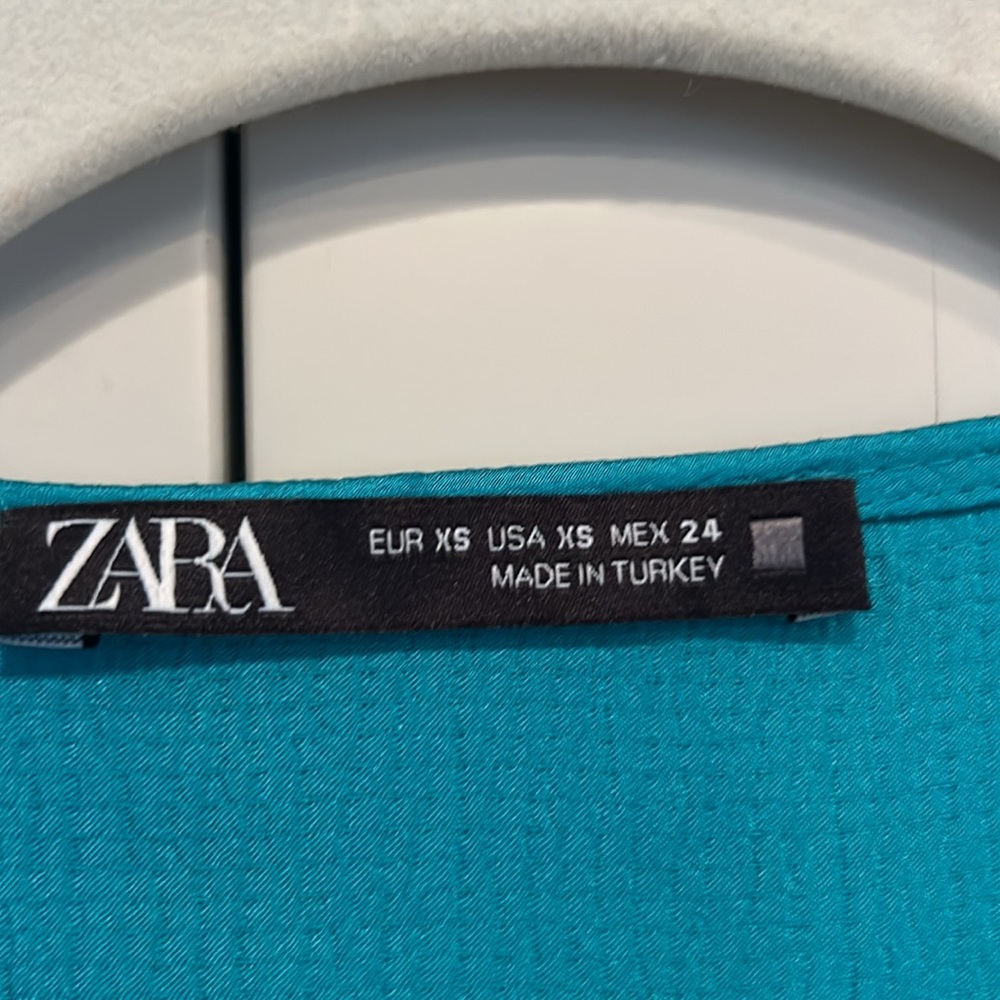 Zara Silk Long Sleeve Tops (3) - Picture 5 of 16